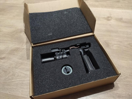 Hola a todos,

Se vende REPLICA de la empuñadura con linterna integrada Surefire M900. Nunca usado, solo 02