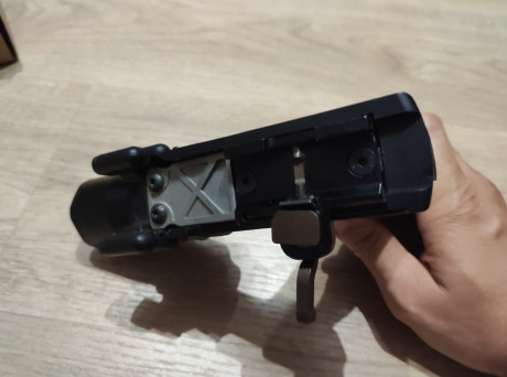 Hola a todos,

Se vende REPLICA de la empuñadura con linterna integrada Surefire M900. Nunca usado, solo 00