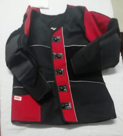 VENDO chaqueta para tiro con arma larga, alemana , confección textil. Talla grande, pone Men 32, que es 02