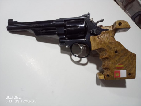 Una de las joyas de smith wesson el modelo 27 en 357 mágnum, si tienes buen brazo q es lo q me falta a 00