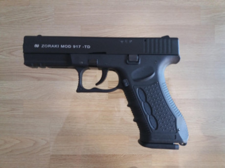IMPECABLE  estado, ni un rasguño, imitación de gran calidad de la Glock 17, cargador para 17 cartuchos, 01