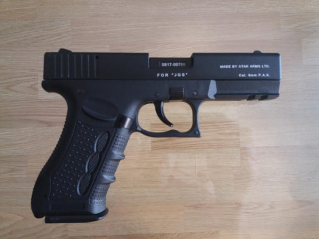 IMPECABLE  estado, ni un rasguño, imitación de gran calidad de la Glock 17, cargador para 17 cartuchos, 00
