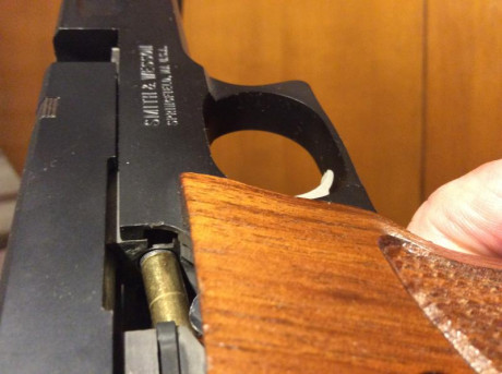 Tengo un problema con esta pistola y es que después de disparar o no me expulsa bien (me queda la vaina 20