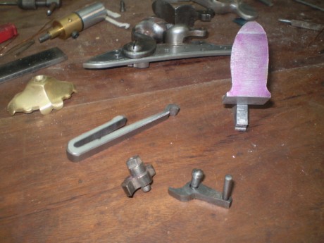 Queridos amigos foristas, aqui van las fotos de una llave de chispa que estamos restaurando, (hechaba 02