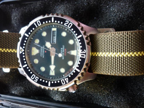 Vendo este estupendo reloj Citizen automático, un autentico diver.
Para no aburriros con las características 01