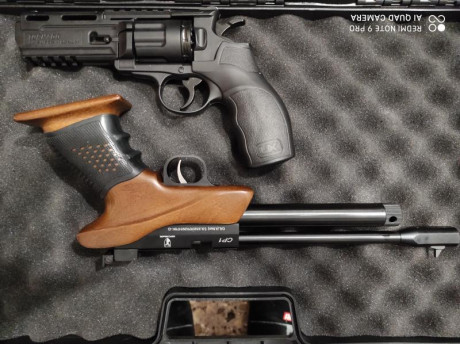 Vendo estas dos armas en perfecto estado de uso y conservación. El motivo es porque he visto un pistola 01