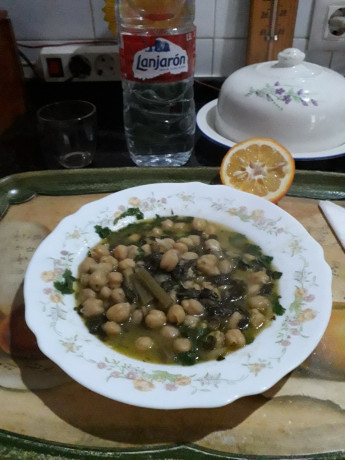 Hoy para comer acelgas hervidas y chuletón de vaca gallega vieja con seis semanas de maduración en cámara 82