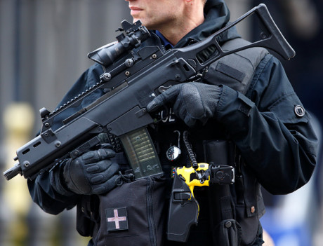 la han adquirido, y a ver si unifican un poco (lo digo por si siguen con el P90) no se...:

HK MP7 de 32