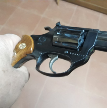 Vendo Revolver Astra Cadix 6" del 22. Interesados contactar por whatsapp. 607164084. 40
