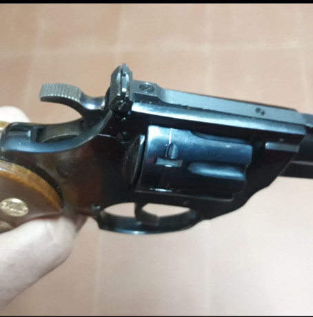 Vendo Revolver Astra Cadix 6" del 22. Interesados contactar por whatsapp. 607164084. 50