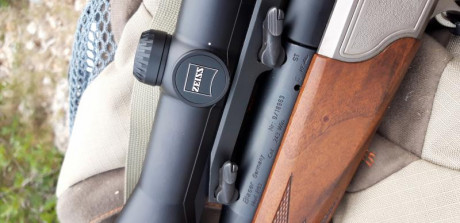 Hola!! Alguien me podría decir de que marca son estas monturas tipo blaser.

Muchas gracias. 

Un saludo 20