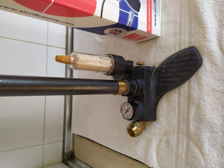 La comprado en Ibergrips hace 4 anos y la utilizado 3 veces. Cargo los cartuchos en el club y la tenido 01