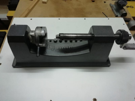 Vendo:
Recorta vainas LYMAN con nueve pilots para recortar todos los calibres, vale para vainas de arma 01