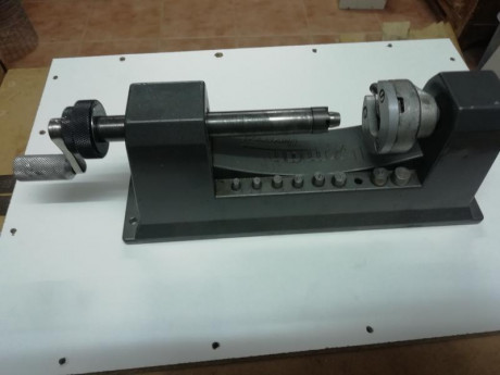 Vendo:
Recorta vainas LYMAN con nueve pilots para recortar todos los calibres, vale para vainas de arma 00