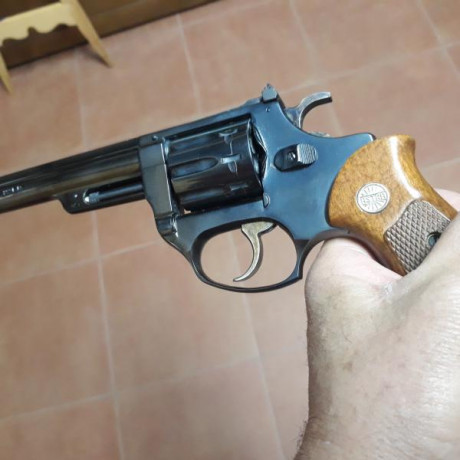 Vendo Revolver Astra Cadix 6" del 22. Estado muy bueno. Interesados contactar por whatsapp. 607164084. 00