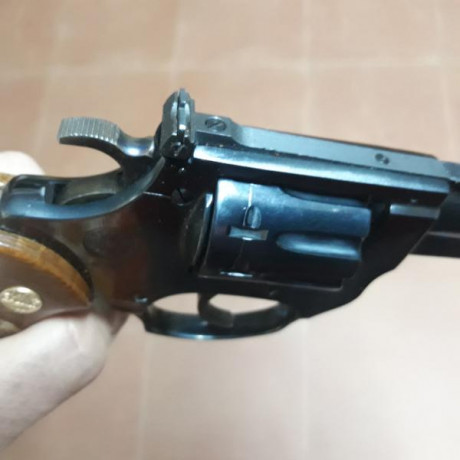 Vendo Revolver Astra Cadix 6" del 22. Estado muy bueno. Interesados contactar por whatsapp. 607164084. 02