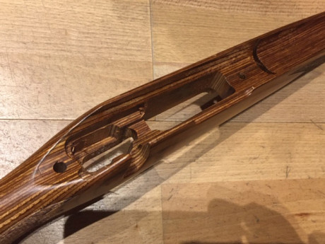 VENDIDA, nueva. Preciosa culata de madera laminada, con un veteado muy espectacular, para rifle REMINGTON 01