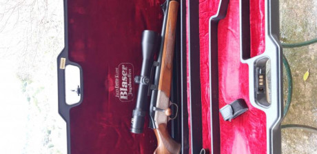 Se vende blaser R93 standar en calibre 243 win. El rifle esta equipado con monturas y visor zeiss 2,5 60