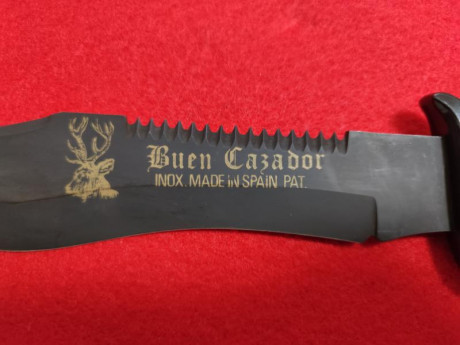 Hola vendo este pack de dos cuchillo el primero es el buen cazado muy grande y con brújula en el mango 02