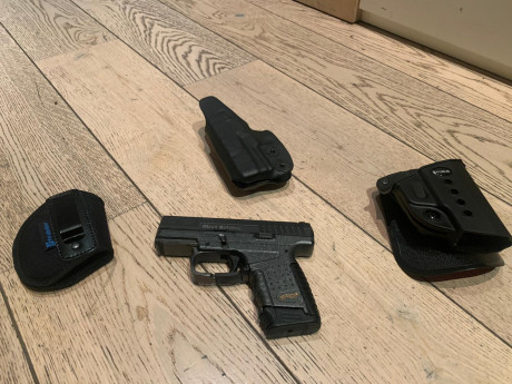 Hola a todos, un amigo me pide que le anuncie esta arma.

WALTHER PPS + tres fundas (2 interiores, 1 exterior). 02