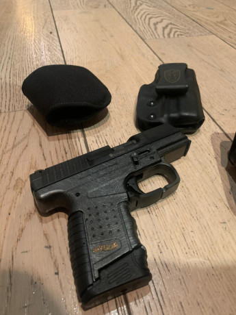 Hola a todos, un amigo me pide que le anuncie esta arma.

WALTHER PPS + tres fundas (2 interiores, 1 exterior). 01