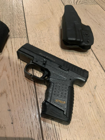 Hola a todos, un amigo me pide que le anuncie esta arma.

WALTHER PPS + tres fundas (2 interiores, 1 exterior). 00