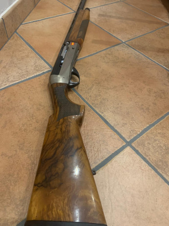 Buenas noches, pues eso, que se vende esta escopeta, benelli rafaelo crío, es de un amigo, con cañón de 01