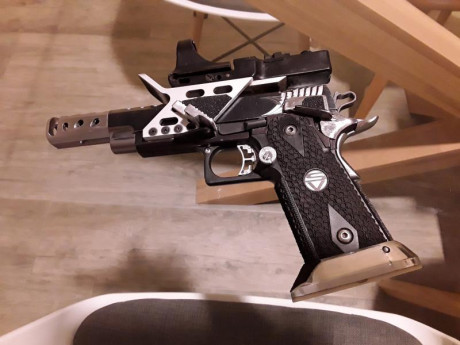 Vendo pistola para ipsc porque he dejado el tiro. Va muy bien. Tiene varias piezas de Infinity Extreme. 01