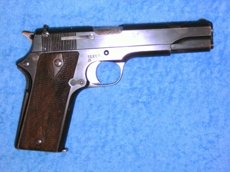 Hola a todos, pongo a la venta esta Star modelo 1921 en cal. 9mm largo, actualmente guiada en F .
 Esta 01
