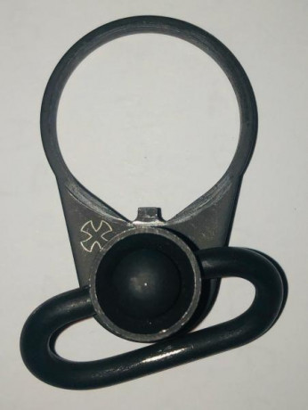 Se vende este magnífico "end plate" con anclaje rápido para correas, del prestigioso fabricante 01