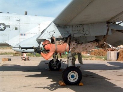 La Fragata Canarias persigue a toda máquina en aguas de Somalia al Pesquero Alakrana que ha sido secuestrado 01
