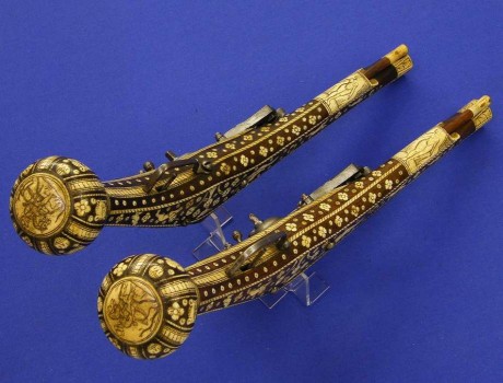 Voy a colocar unas fotos de un arma larga alemana de llave de mecha del siglo XVI. 120