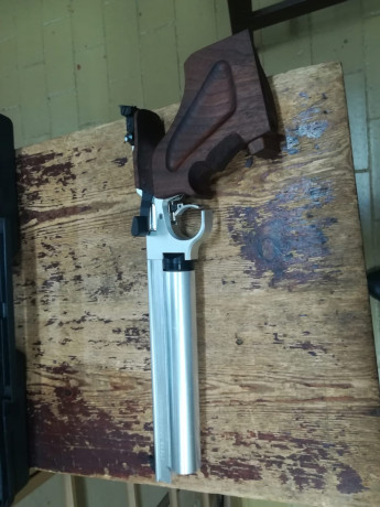 Buenas,
Un compañero del club me ha pedido que le cuelgue el anuncio de su arma. 
LP 10 Steyr, poco más 60