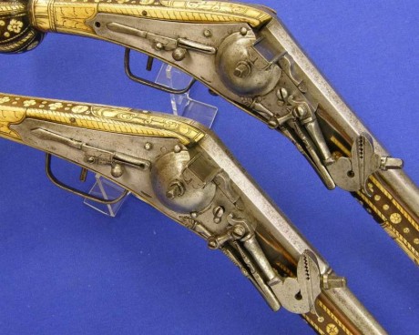 Voy a colocar unas fotos de un arma larga alemana de llave de mecha del siglo XVI. 131
