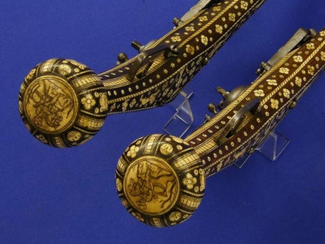 Voy a colocar unas fotos de un arma larga alemana de llave de mecha del siglo XVI. 130