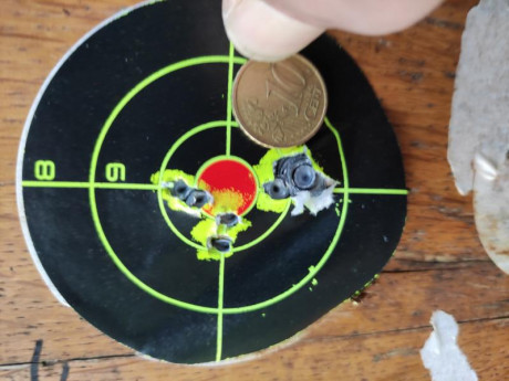 Bueno, para animar el foro un poco, propongo colgar fotos de dianas y arma usada para ello, pudiendo ser 130