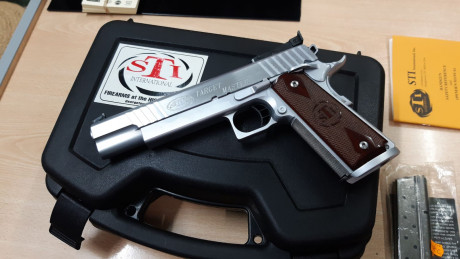 Buenas un compañero me ha pedido que le ponga a la venta esta magnífica pistola cromada de 9 mm y 6".

Una 02