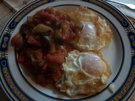 Hoy para comer acelgas hervidas y chuletón de vaca gallega vieja con seis semanas de maduración en cámara 80