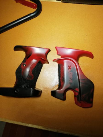 VENDIDA CERRAR GRACIAS 
Pongo en venta estas cachas para hammerli x_esse sport, válidas también para el 01