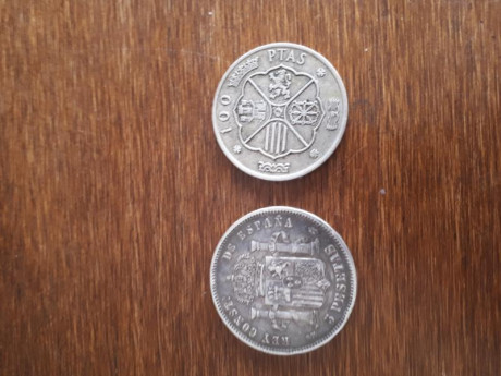 Pongo en venta en estas dos monedas una de Alfonso 12 de 1879 y la otra de 100 pesetas de Franco de 1966 01