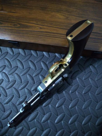 VENDO. Revólver Pietta, modelo Navy Yank Sheriff.
Cal. 36 con tambor acanalado y grabado especial.
Lo 12
