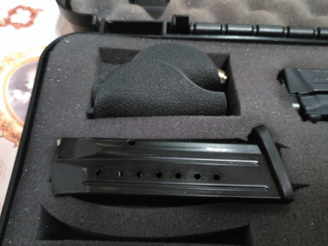 Un buen amigo vende Pistola M&P 9mm en perfecto estado (como nueva) tal como venia de fábrica. 

350€ 01