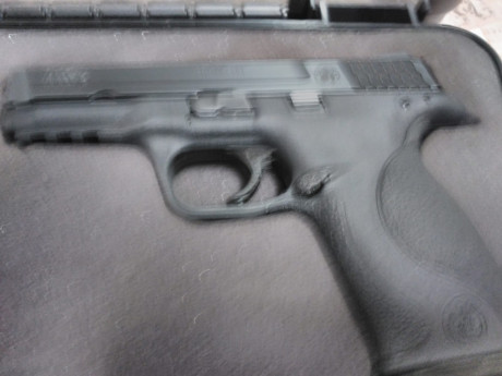 Un buen amigo vende Pistola M&P 9mm en perfecto estado (como nueva) tal como venia de fábrica. 

350€ 00