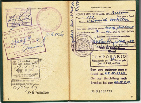  EN RECUERDO Y HOMENAJE A LOS QUE YA NO ESTÁN. 

Si pones en  GOOGLE    PASAPORTES EN LA MEMORIA   da 50