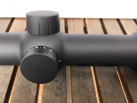 El visor es de oct.20. 

Prácticamente a estrenar. Entre una cosa y otra no ha salido nada.

Retícula 02