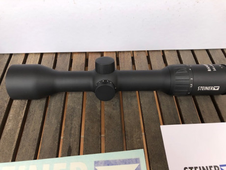 El visor es de oct.20. 

Prácticamente a estrenar. Entre una cosa y otra no ha salido nada.

Retícula 01