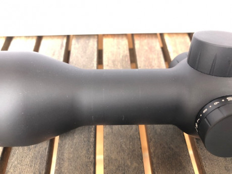 El visor es de oct.20. 

Prácticamente a estrenar. Entre una cosa y otra no ha salido nada.

Retícula 10