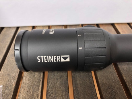 El visor es de oct.20. 

Prácticamente a estrenar. Entre una cosa y otra no ha salido nada.

Retícula 20