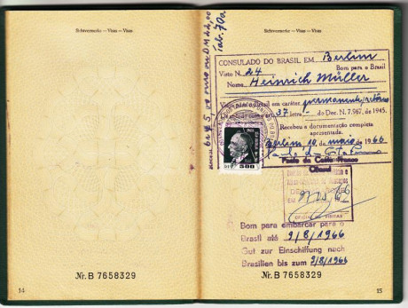  EN RECUERDO Y HOMENAJE A LOS QUE YA NO ESTÁN. 

Si pones en  GOOGLE    PASAPORTES EN LA MEMORIA   da 61