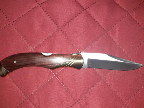 Muy buenas :
Me encanta esta navaja que compré hace poco y que no ha cortado mas que algún folio para 01
